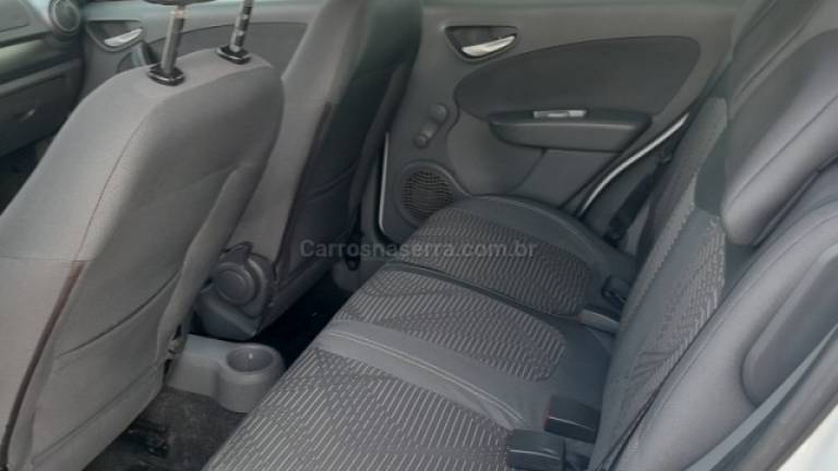 FIAT - PALIO - 2014/2014 - Branca - R$ 36.900,00