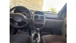 RENAULT - CLIO - 2003/2004 - Vermelha - R$ 15.900,00