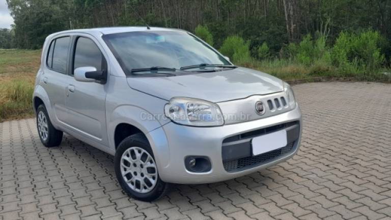 FIAT - UNO - 2010/2011 - Prata - R$ 26.900,00