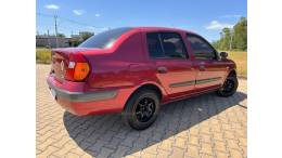 RENAULT - CLIO - 2003/2004 - Vermelha - R$ 15.900,00